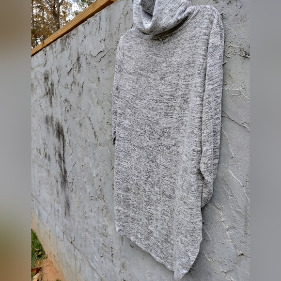 PHILOSOPHY HOODED PULLOVER.  SZ LG - Picture 11 of 11